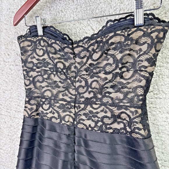 BCBG Max Azria Black Lace Overlay Tiered Ruffle Dress‎ Size 4 - Picture 7 of 11
